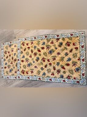 Set of 2 Valdrome France French Country Floral Quilted Placemats 11 x 17